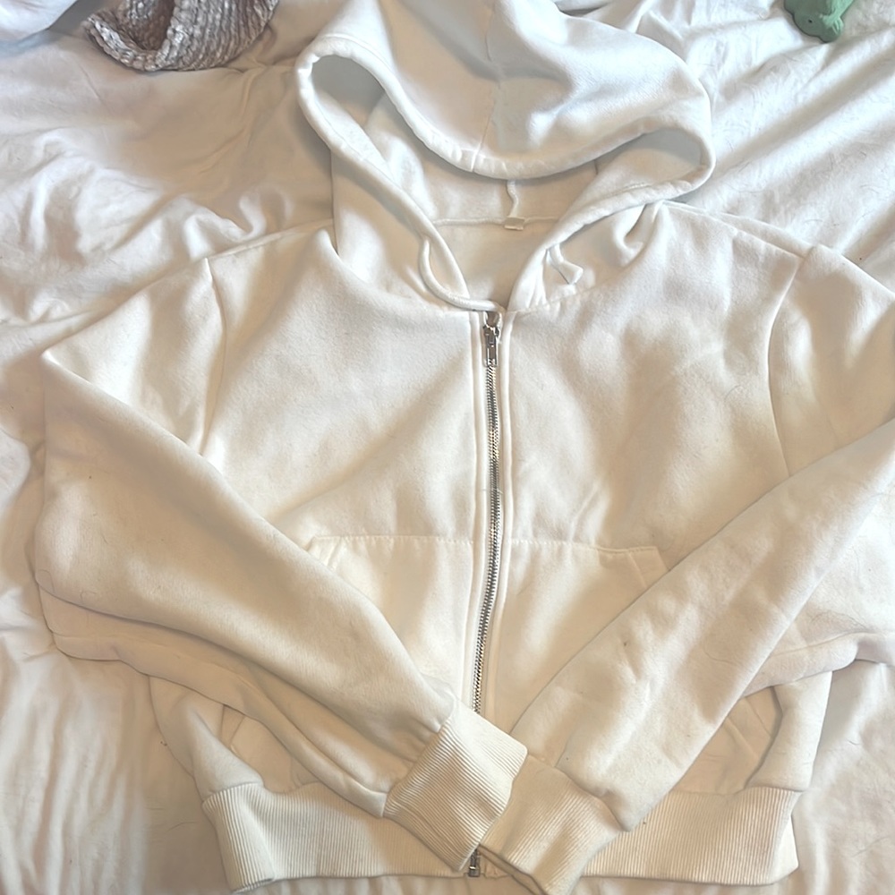 White cropped zip up! 🤍 WORN ONCE